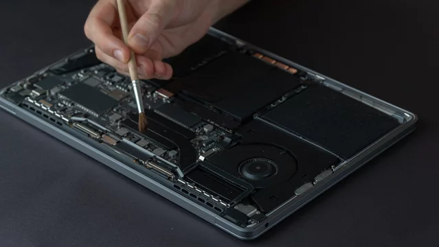  Чистка от пыли и замена термопасты MacBook в Долгопрудном